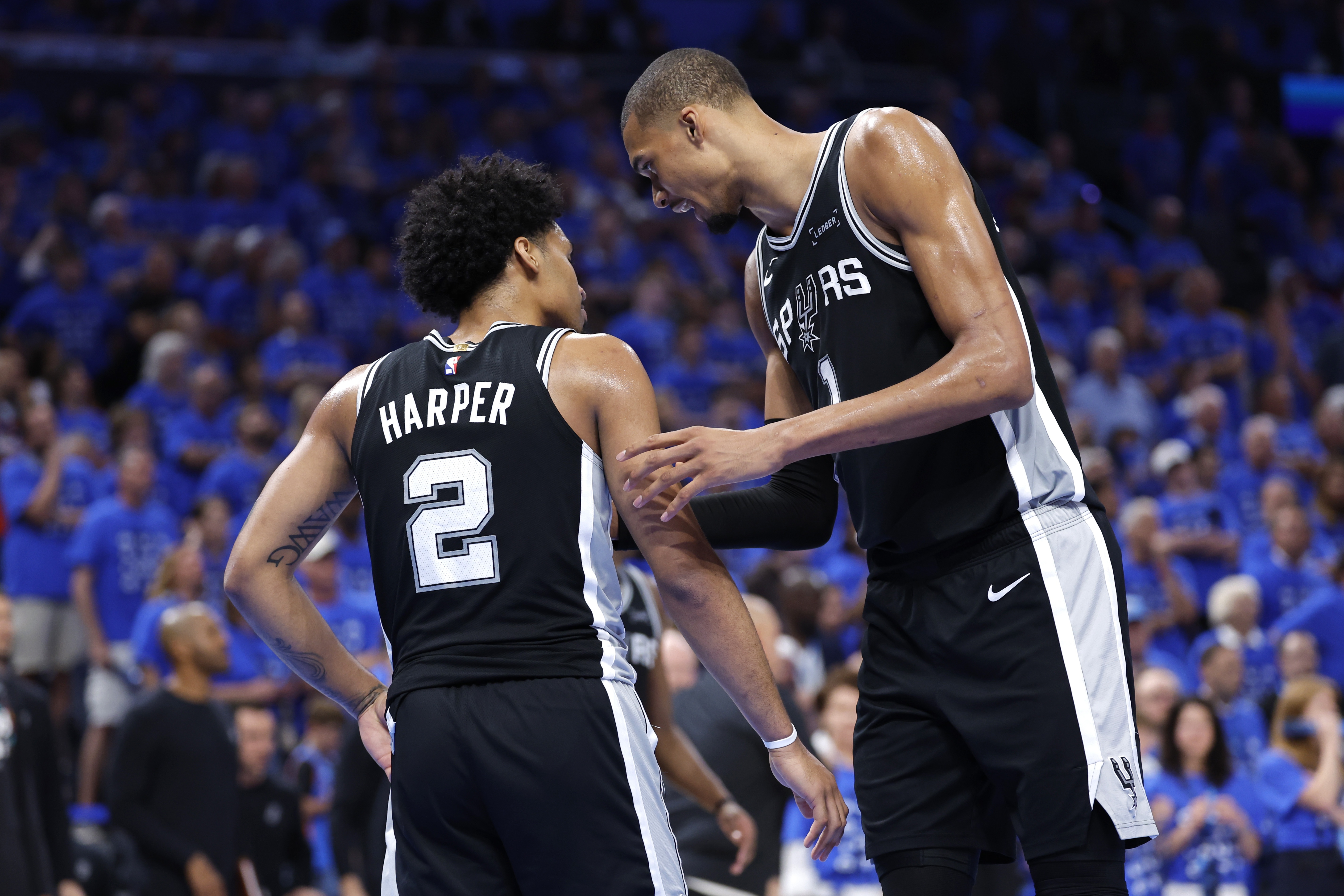 名记：净效率差距明显！哈珀&amp;文班+5.9 福克斯&amp;文班仅-1.9